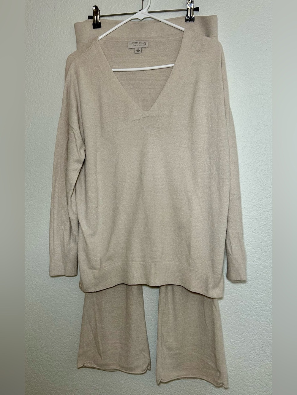 Barefoot Dreams CozyChic Ultra Lite 2pc Lounge Set M Beige V Neck Wide Leg